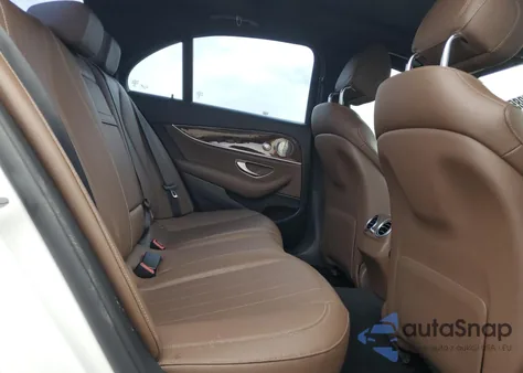 2017 Mercedes-Benz E 300 4Matic z USA, uszkodzony, nr VIN WDDZF4KB5HA113658